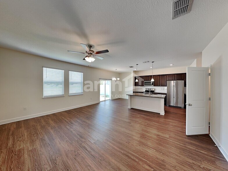 Building Photo - 4624 Birdsong Dr