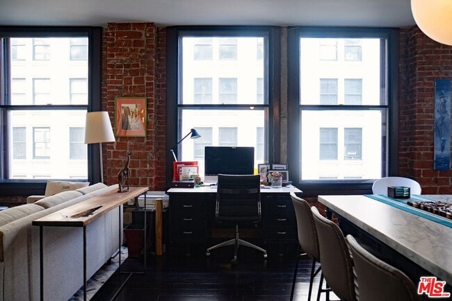 Building Photo - 460 S Spring St