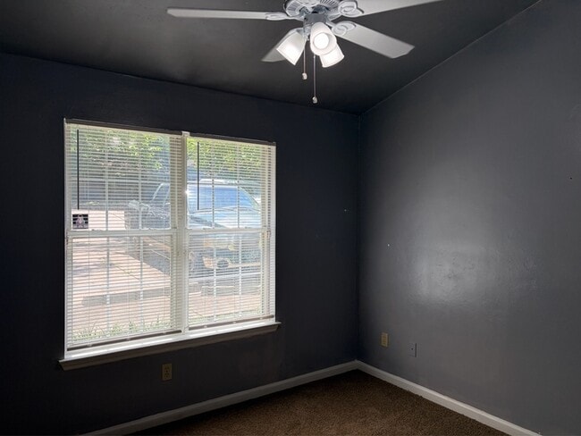 Building Photo - 902 Tomahawk Ct