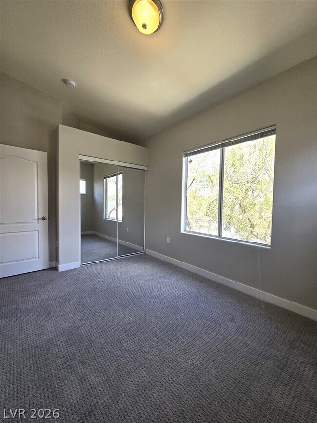 Building Photo - 2305 W Horizon Ridge Pkwy