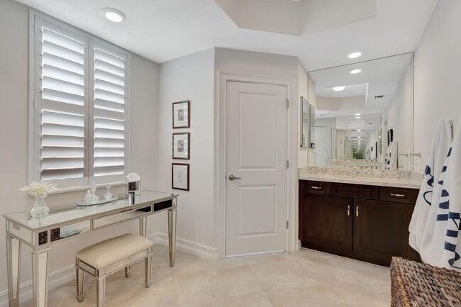 Building Photo - 444 Bay Colony Dr N