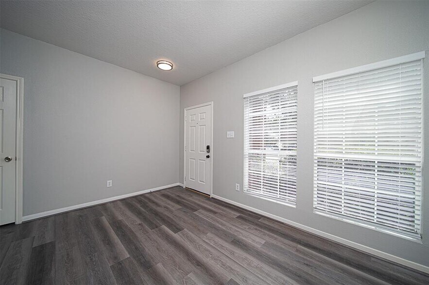 Building Photo - 15331 Hickory Dale St