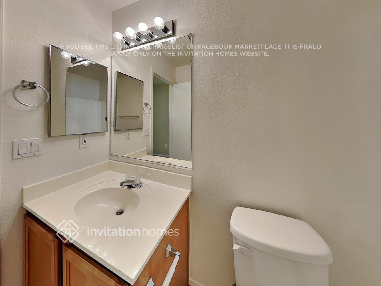 Building Photo - 8852 E Plana Ave