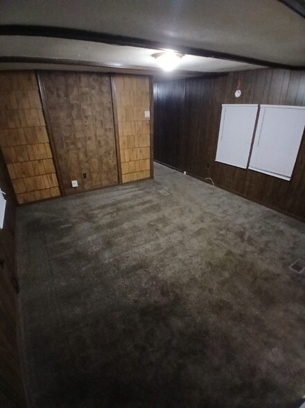 Building Photo - 4836 Ellsworth Ln