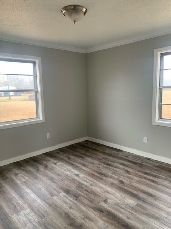 Building Photo - Renovated 3 Bedroom 1 Bath Home for Rent!