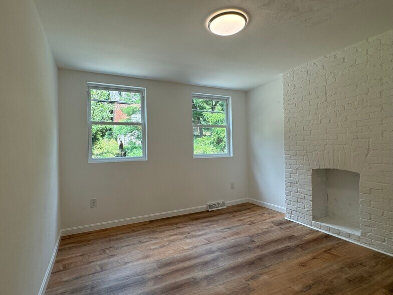 Building Photo - 225 Evergreen Ave