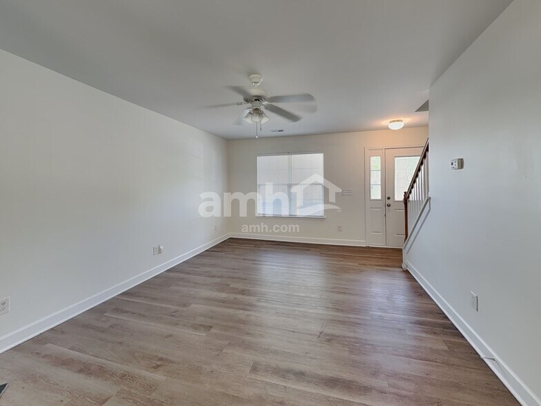 Building Photo - 982 Ramsgate Dr SW