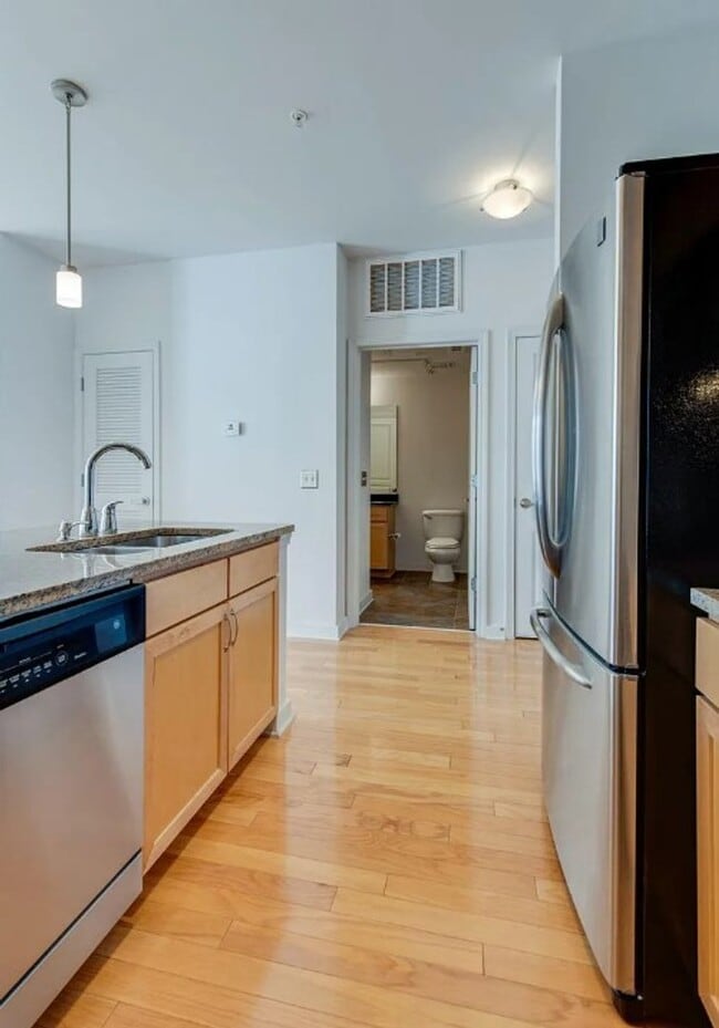 Building Photo - Stylish Condo in the Heart of Nashville – ...
