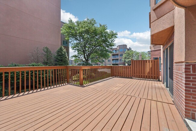 Building Photo - 302 Nelson Ct