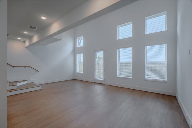 Building Photo - 7609 Victory Reserve St