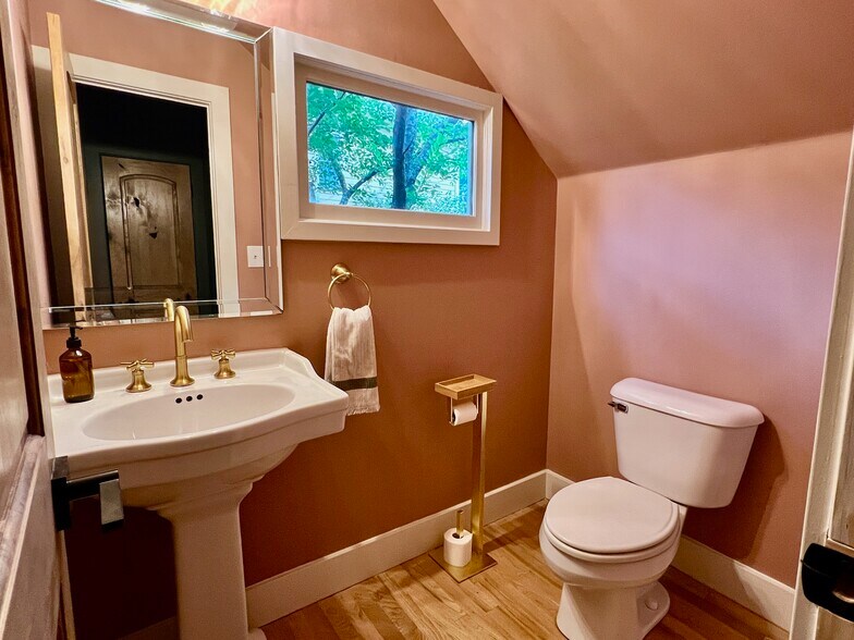 Powder Room - 347 Ormond St SE