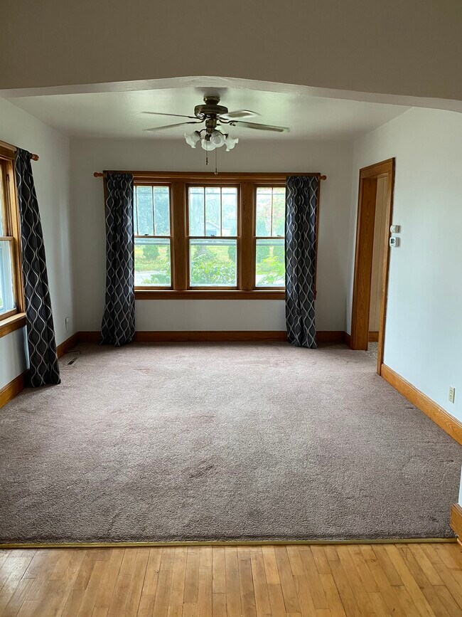 Living Room - 1321 Baker St