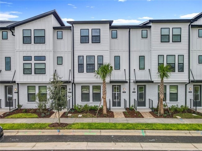 Building Photo - 15465 Hamlin Pk Dr