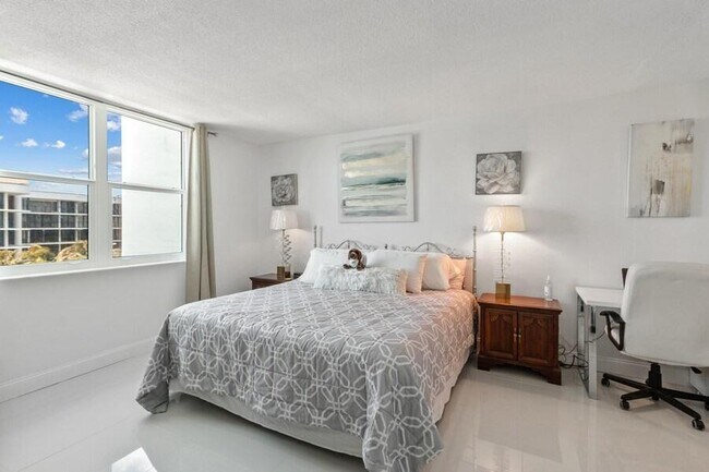 Building Photo - 3450 S Ocean Blvd