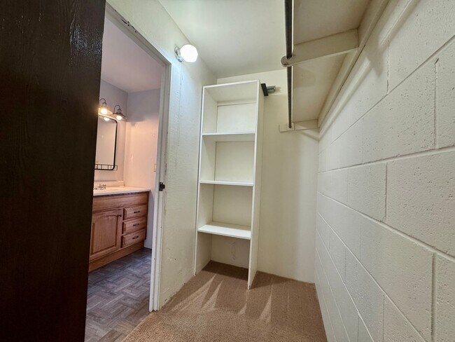 Building Photo - Cathedral Point - 1 bed, 1 bath, 2 Parking. Available Now