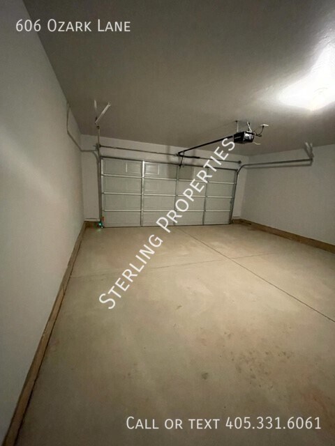 Building Photo - 606 Ozark Ln