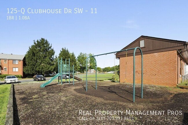 Building Photo - 125 Clubhouse Dr SW