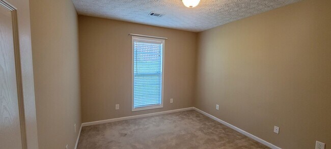 Building Photo - 4 Bedroom/ 2 Bath Home close to Fort Benning