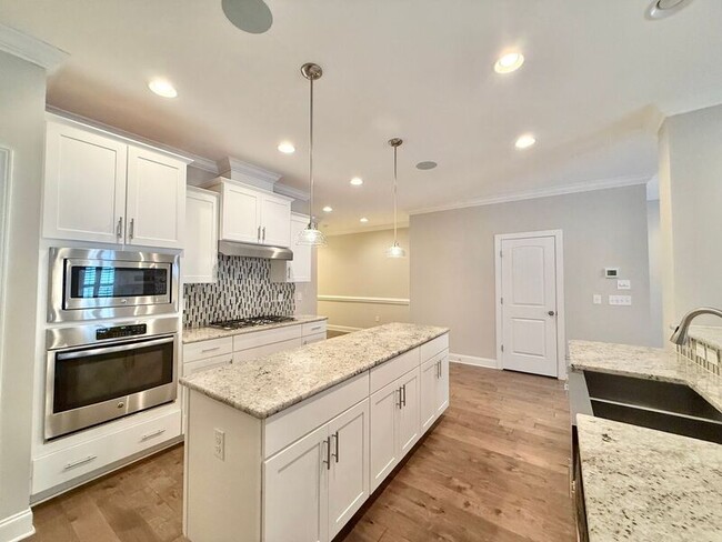 Building Photo - 1019 Monmouth Loop