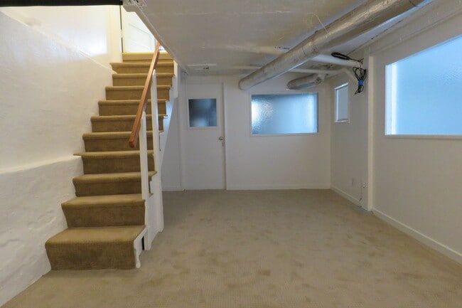 Building Photo - Noe Valley House - 3 beds-1.5 baths - VIEW - garage
