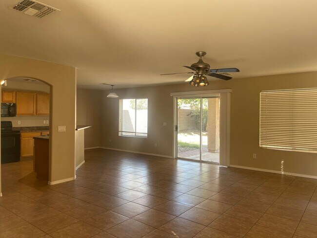 Building Photo - San Tan Valley, 4 bed, 3 bath, huge loft, 2300 sqft