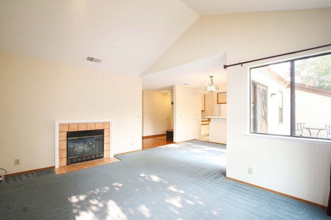 Building Photo - 2 bedroom 2 bath Condo in great neighborhood $3500