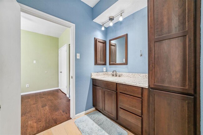 Building Photo - 2121 El Paseo St