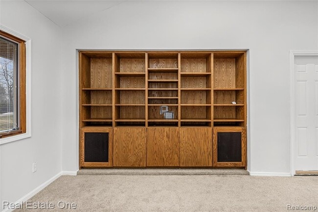 Building Photo - 2360 Pine View Dr