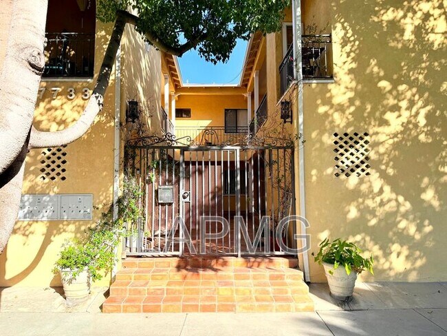 Building Photo - 7733 Hampton Ave