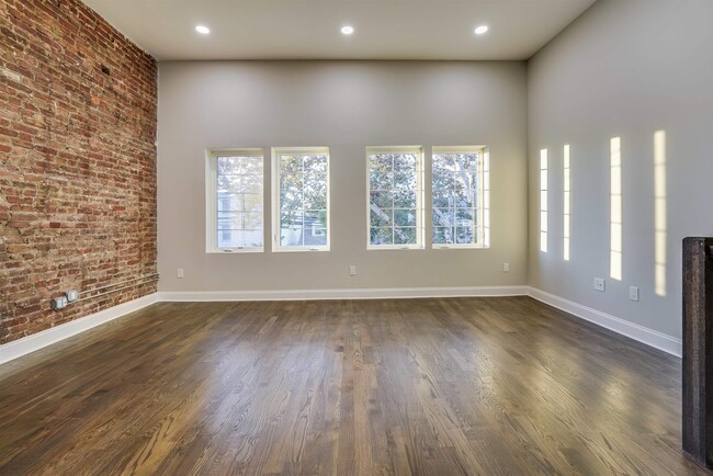 Building Photo - 172 Mallory Ave