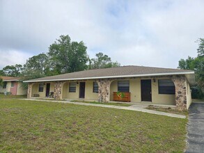 Building Photo - Amazing 2/1 Near Downtown Inverness!!!