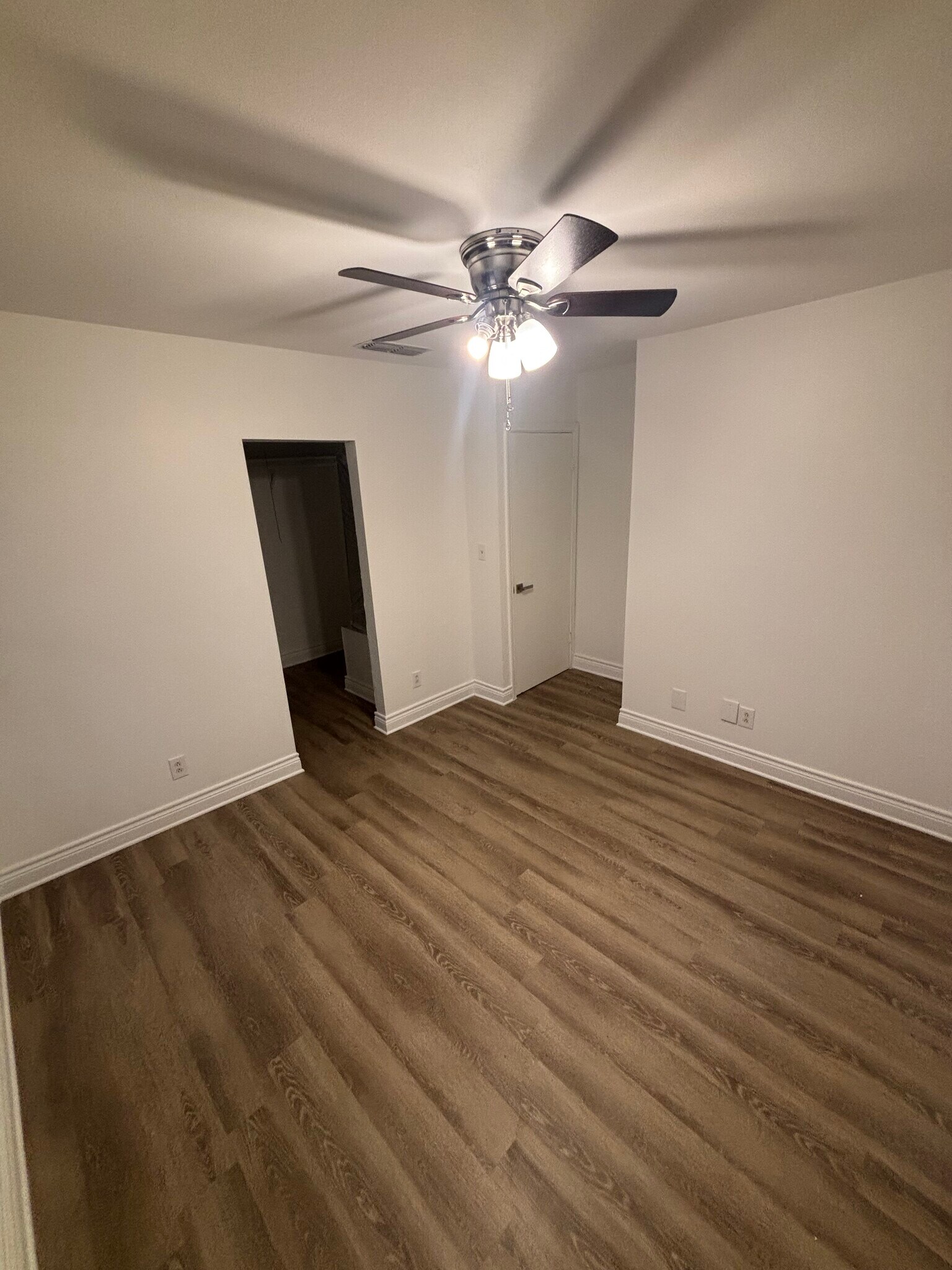 Building Photo - 2218 Saunders St