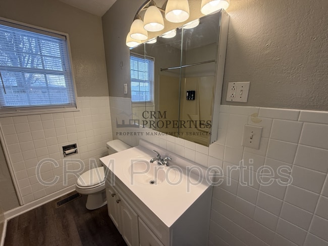 Building Photo - 513 James Dr