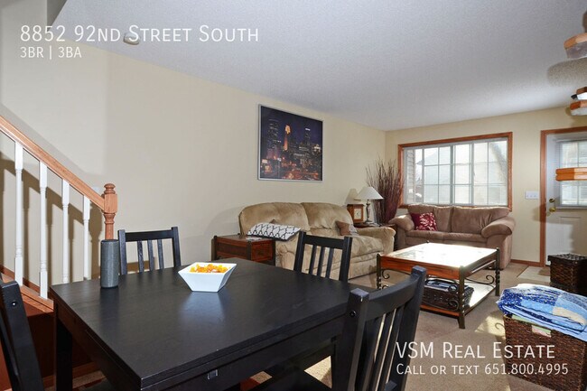 Building Photo - GORGEOUS 3 bedroom, 2.5 bathroom townhome ...