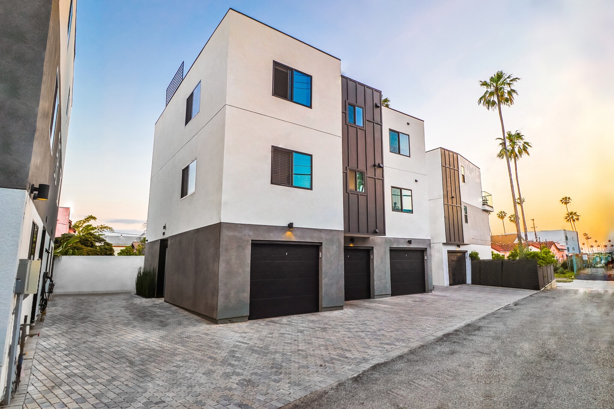 Building Photo - 1414 S Orange Dr