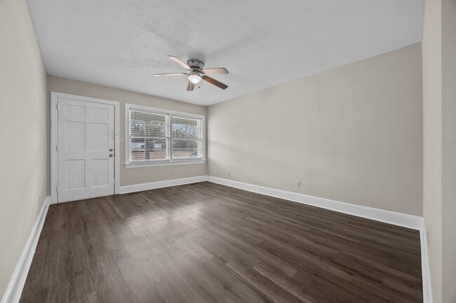 Building Photo - Cozy 2 Bed Duplex in the Heart of Lillington