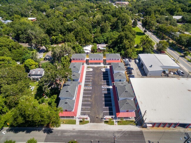 Building Photo - ** ONE MONTH FREE RENT** NOW LEASING FOR FALL 2026 IS NOW OPEN!