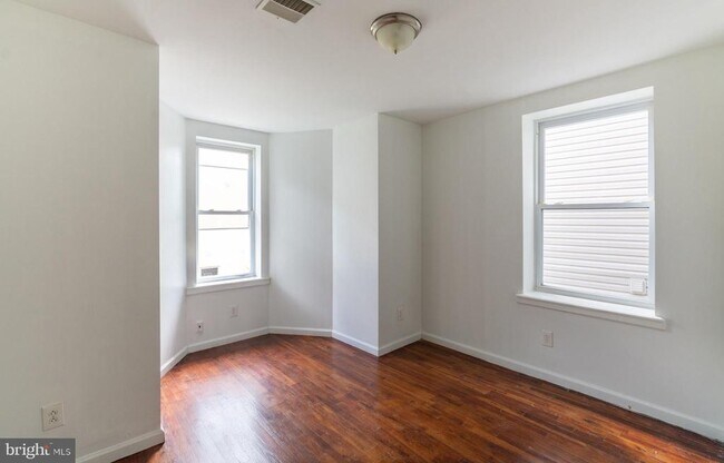 Building Photo - 305 N 41st St