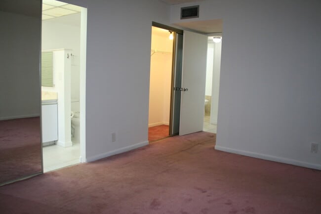 Building Photo - 9370 SW 8th St