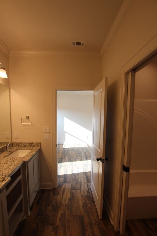 Building Photo - Available: 3/2/2 in Whitehouse ISD!!