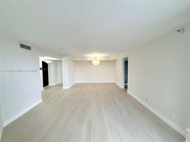 Building Photo - 3610 Yacht Club Dr