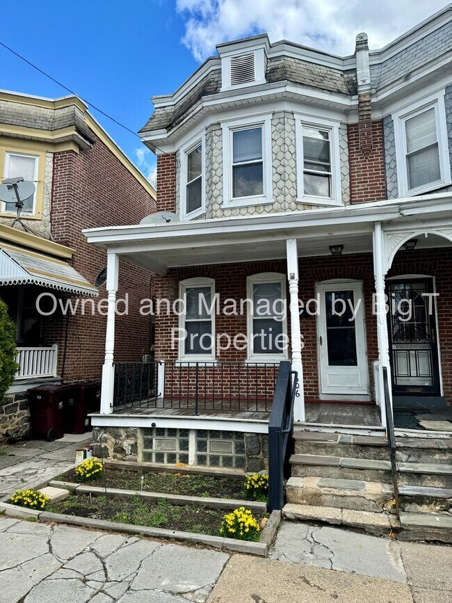 Building Photo - 3 bd updated Townhouse in Baynard Village