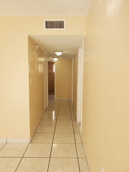 Building Photo - 1451 W 43rd Pl