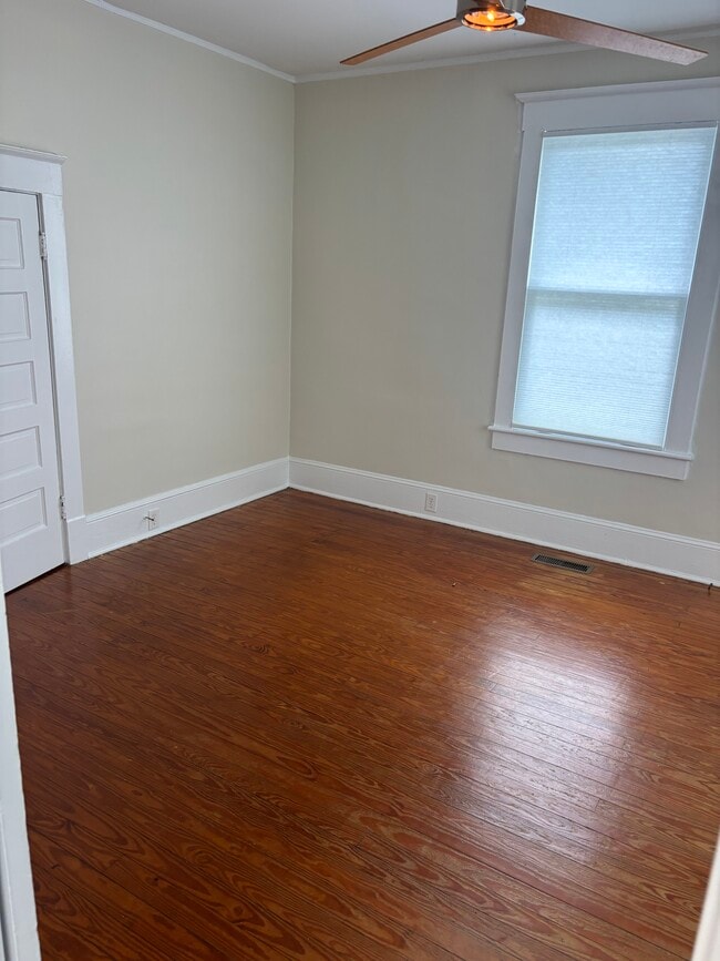 Building Photo - 1904 Perry Ave