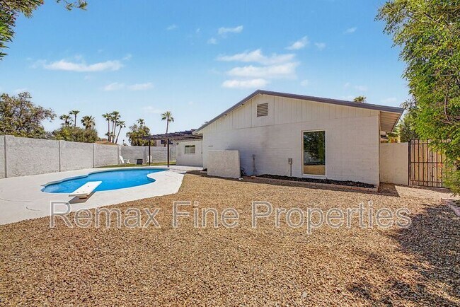 Building Photo - 5228 E Karen Dr