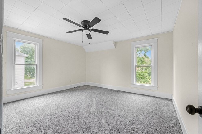 Building Photo - 3 bedroom house in Kendallville! CHRISTMAS SPECIAL!!