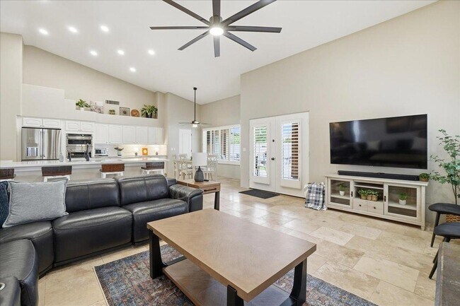 Building Photo - 1909 E Coral Tree Dr