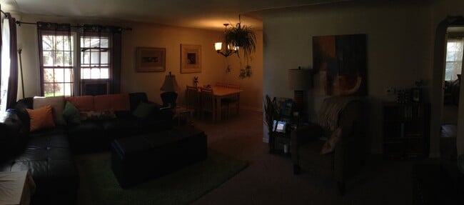Building Photo - Adorable 2BD/1BA House! Nice Yard! Great L...