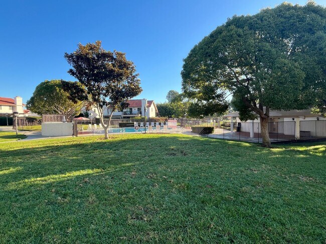 Building Photo - 3070 Corte Trabuco