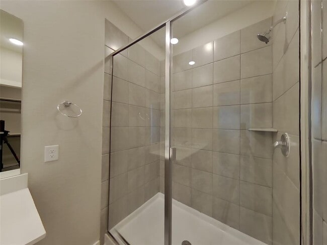 Building Photo - 612 Lindheimer Ln